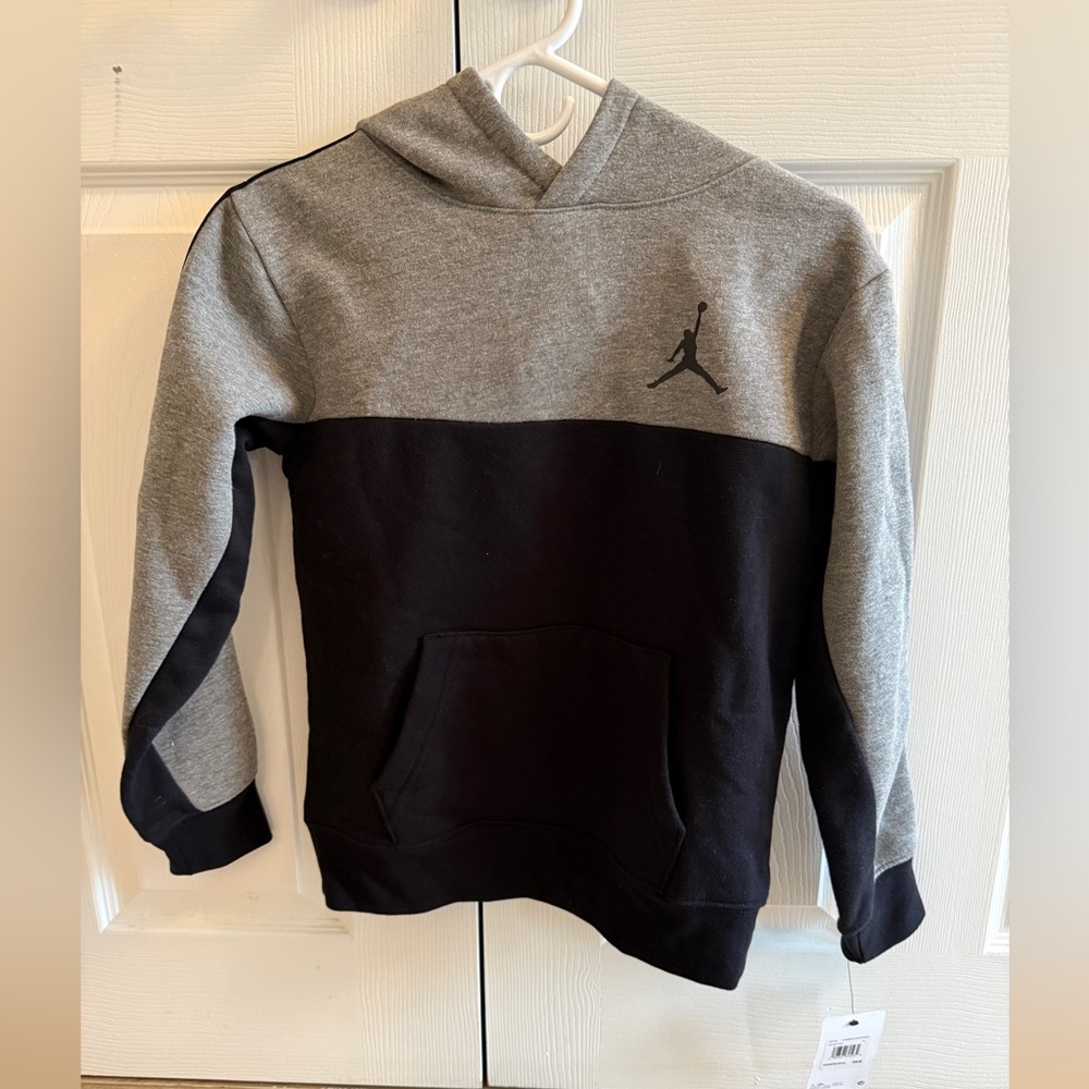 NWT Jordan Boys Sweatshirt Size M